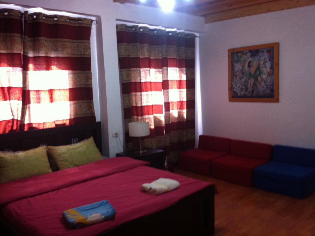 Blueberry Rooms Qaşrīn Екстериор снимка